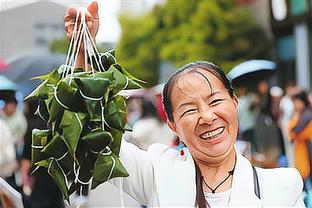 大男孩！赛前贝林厄姆看到特写镜头，马上露出阳光微笑？